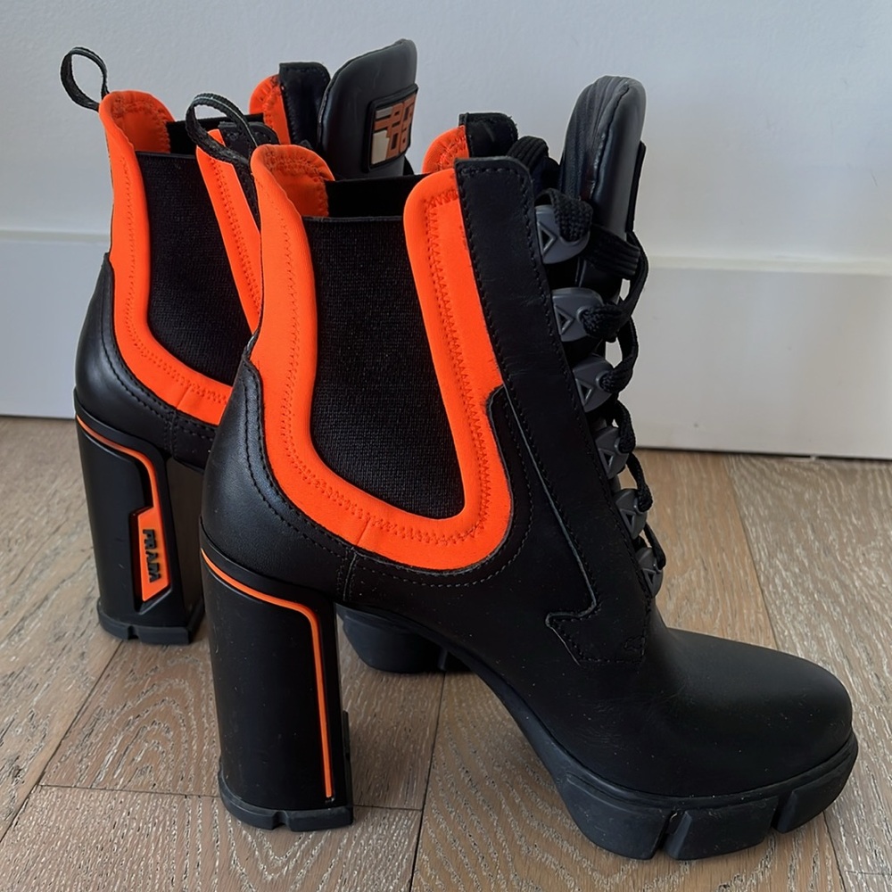 PRADA NEOPRENE NEON DETAIL LACE UP
BOOT